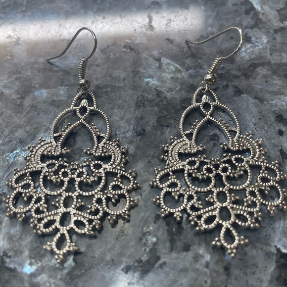 🎉HP🎉 🦋 3/$24 Art Deco-inspired abstract antique silver earrings / NWOT - Picture 3 of 6